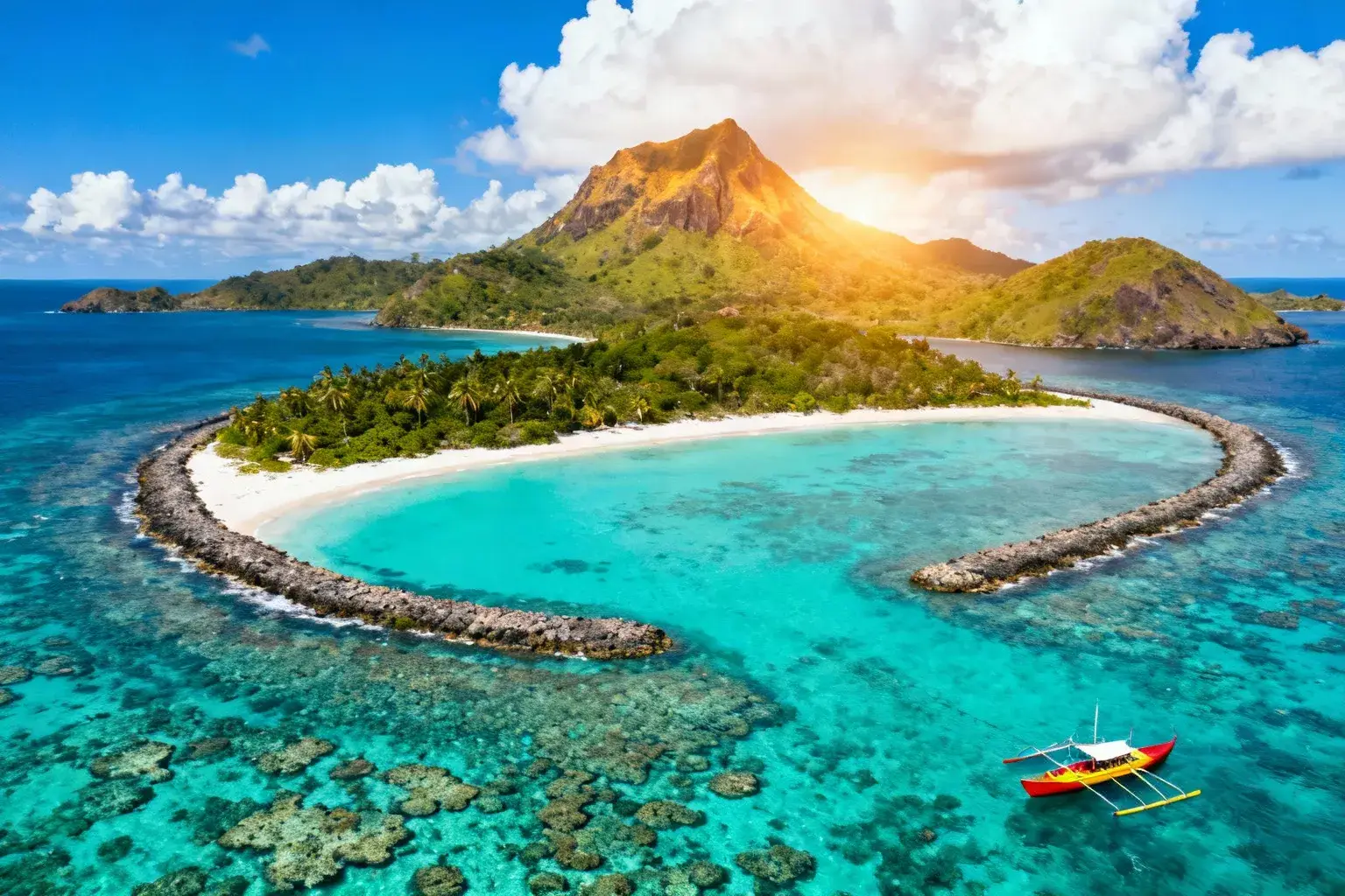 Lagon turquoise de Mayotte entouré d'une barrière de corail avec îles volcaniques couvertes de végétation tropicale