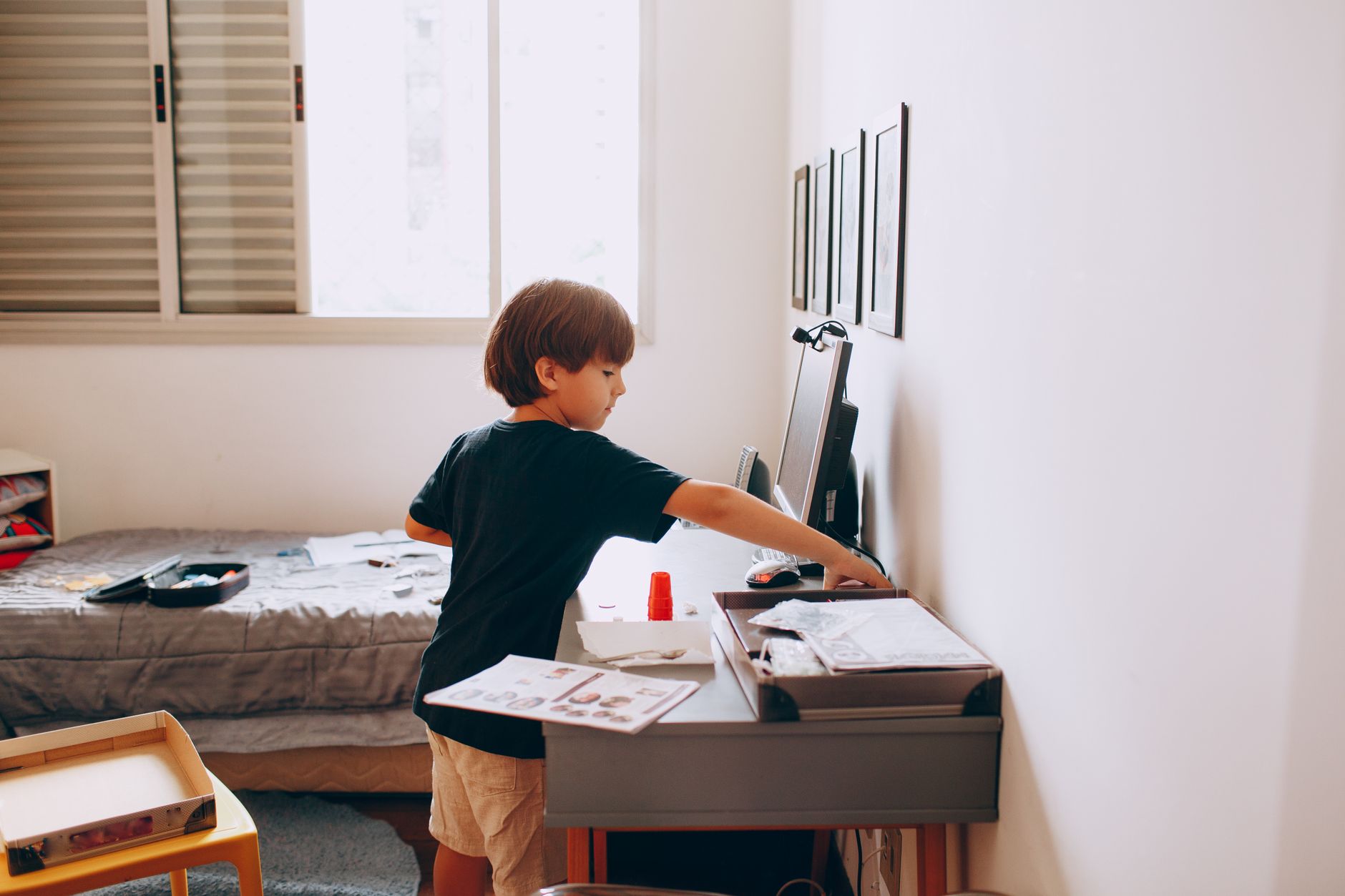 Chambre ado garçon : idées pour un espace pratique, rangé et agréable