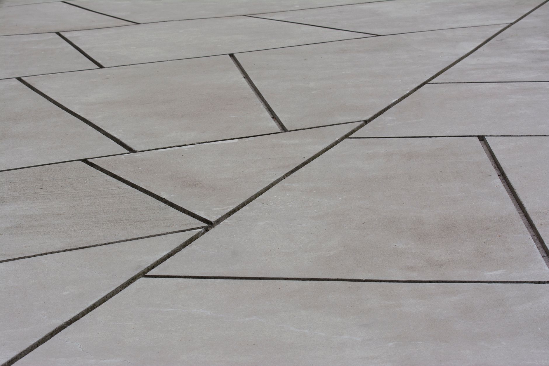 Dallage béton pour terrasse : les points à vérifier avant de se lancer