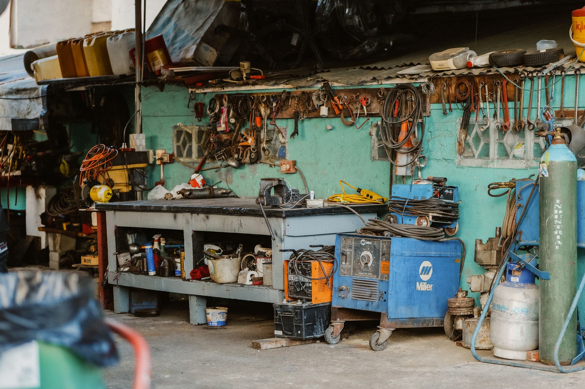 Établi de garage : comment choisir un coin bricolage vraiment pratique