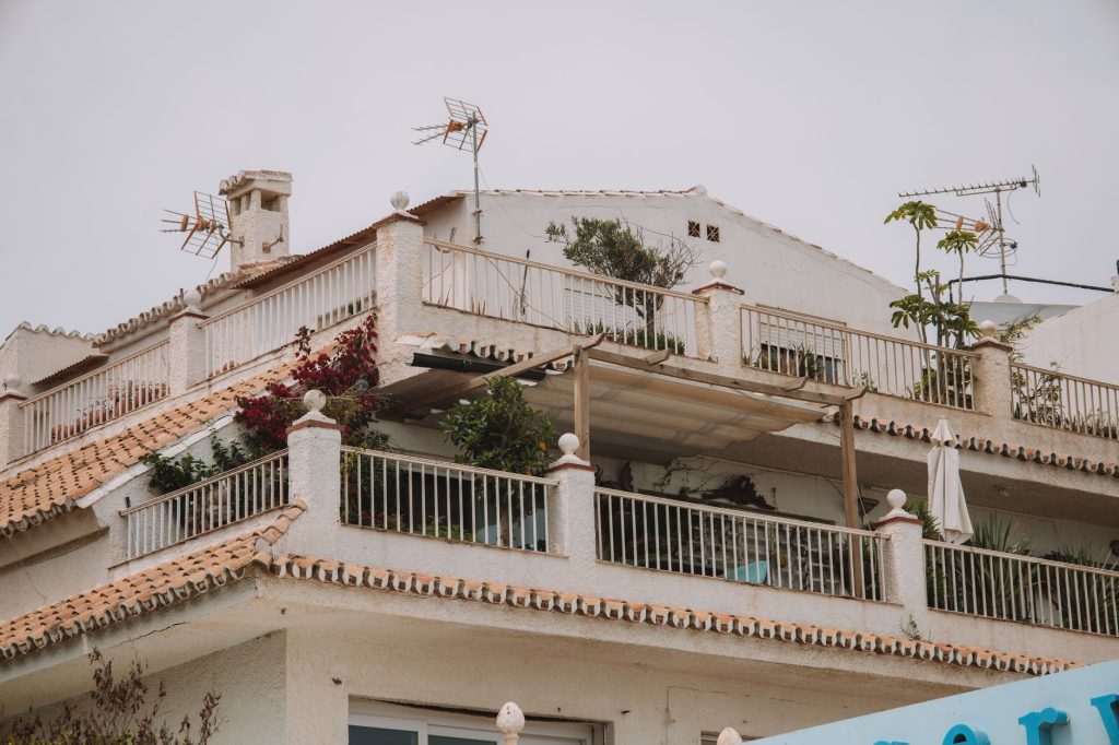 Terrasse béton sur pilotis : points de vigilance avant un projet
